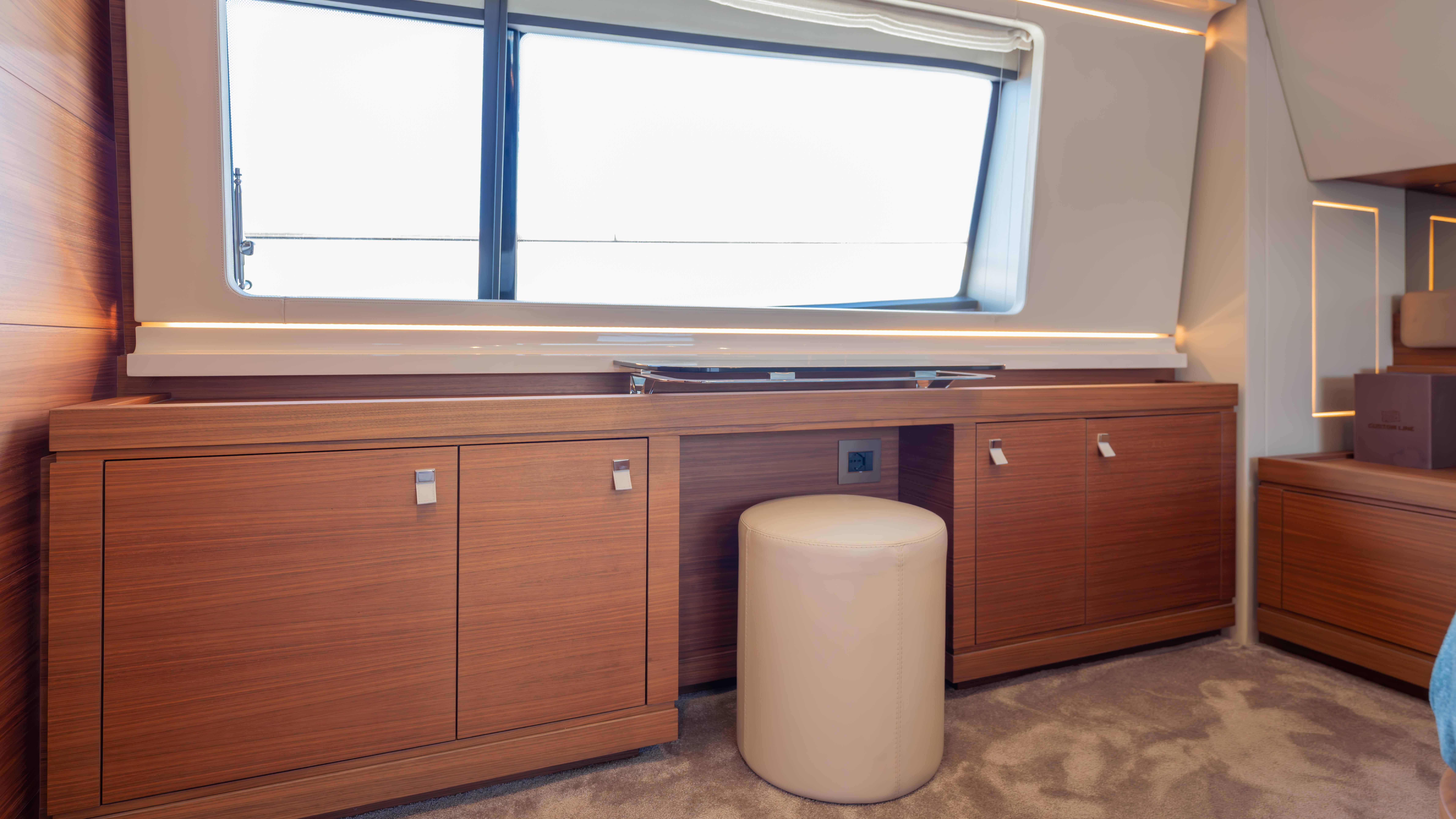 2017 CUSTOM LINE NAVETTA 28 